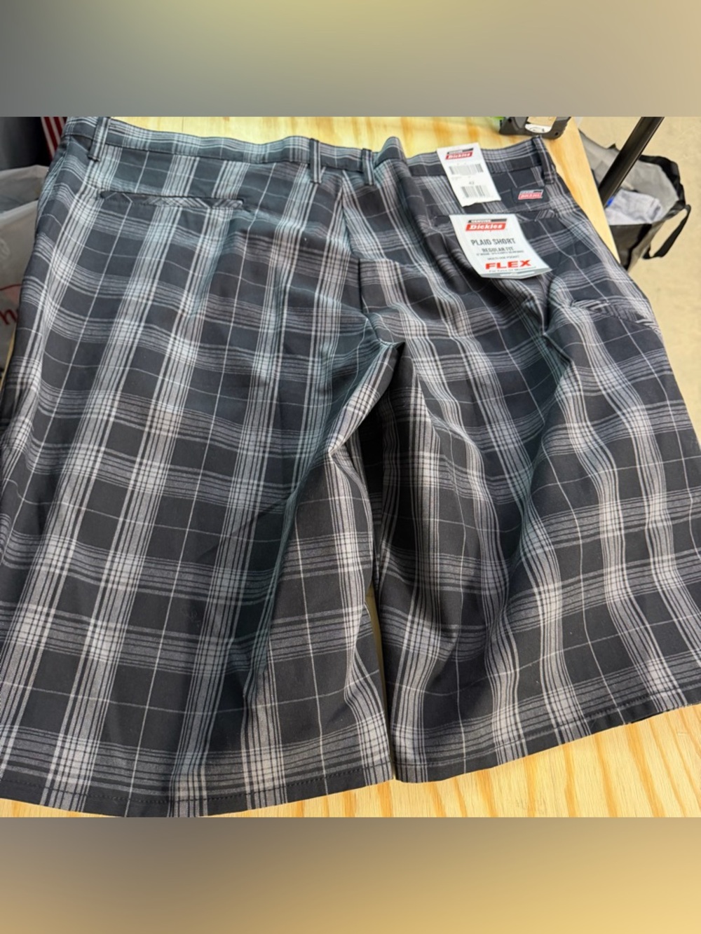 Genuine Dickies Mens Plaid Shorts Black Grey Regular Fit Flex 13 Inseam 42 NWT